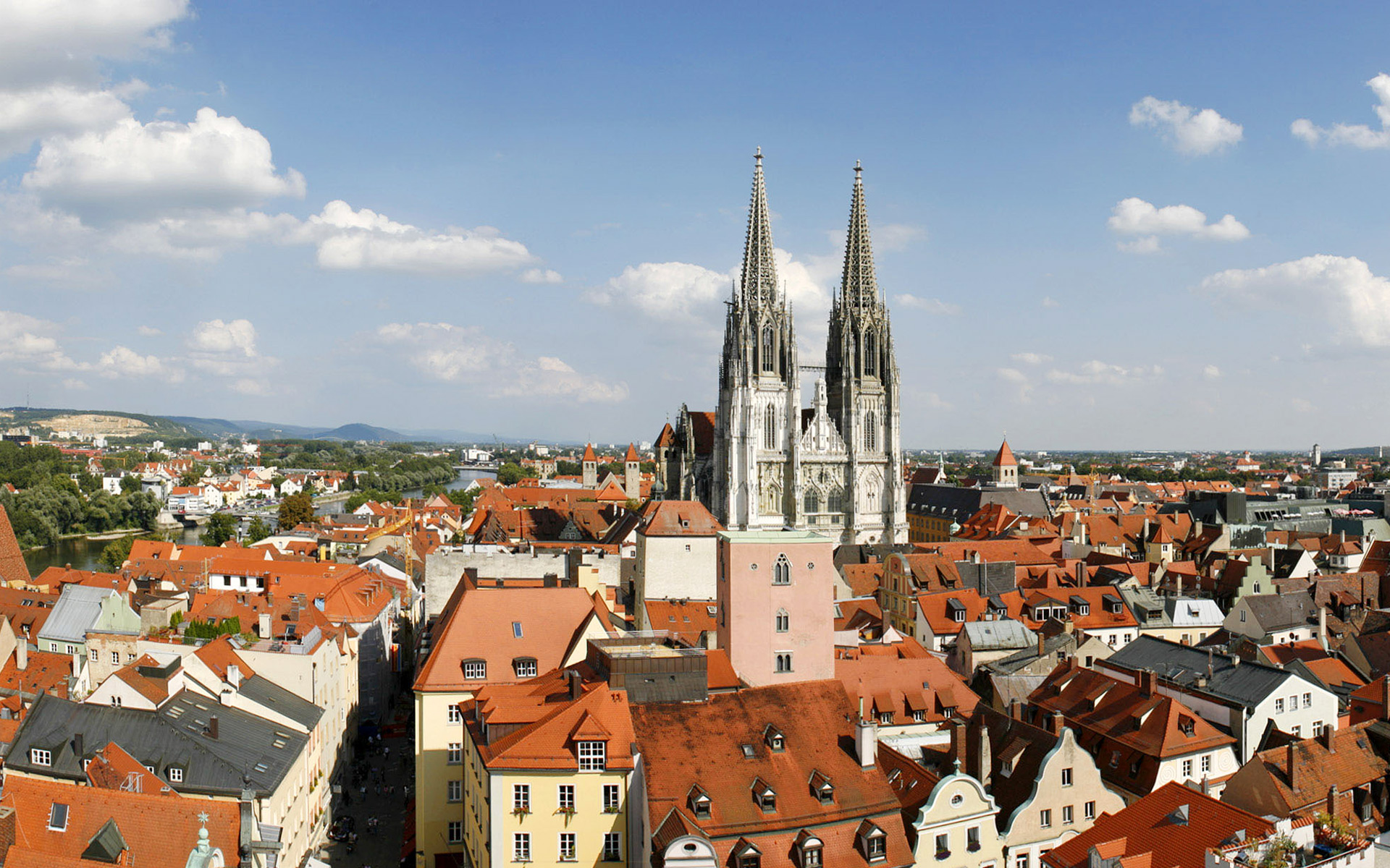 Bild von der Regensburger Skyline mit Dom im Fokus